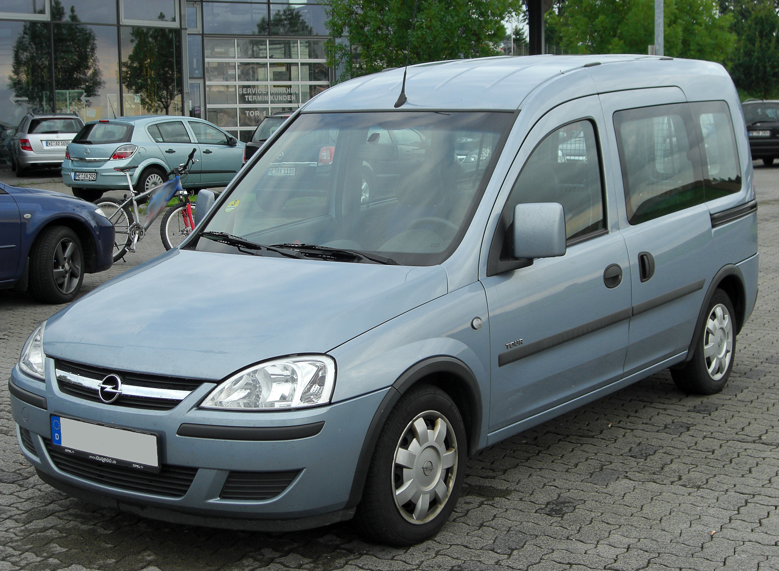 Opel Combo Tour: 11 фото